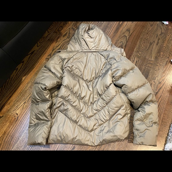 Nike puffer jacket lined size medium - Picture 3 of 4
